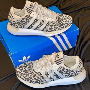 adidas - Swift Run Leopard Women's Sneakers